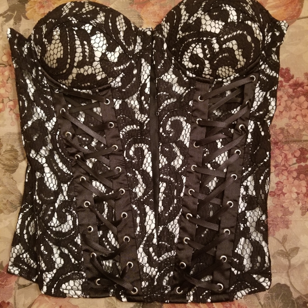 Lace bustier with hook & eye closure NWOT